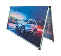 Panneaux de signalisation routière, barrières de contrôle de foule en acier, bannières personnalisées à impression numérique, barriques, housses colorées vierges