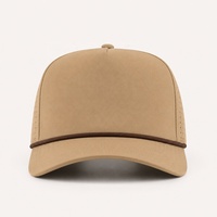 Gorra Trucker Deportiva Ligera para Exteriores con Logotipo Serigrafiado, 5 Paneles, Visera Curva Ventilada con Cordón y Cierre de Plástico