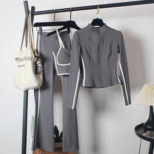 Ensemble de vêtements de <span class=keywords><strong>sport</strong></span> pour femmes, 3 pièces, couleur contrastée, soutien-gorge de <span class=keywords><strong>sport</strong></span>, veste zippée, pantalon évasé taille haute amincissant, tenue de yoga - Product Image 2