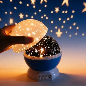Moderna Lampada Notturna con Proiezione Rotante di <span class=keywords><strong>Cielo</strong></span> Stellato, Regalo di Natale, Controllo a Pulsante, LED con Stelle e Luna, Mini Lampada Notturna - Product Image 1