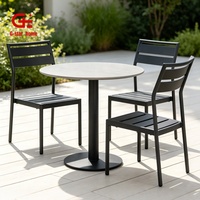 Chaise de salle à manger d'extérieur en fer avec finition peinture poudrée anti-rouille moderne, écologique et confortable pour usage commercial extérieur
