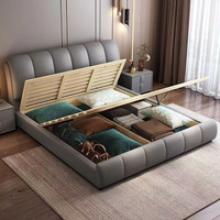 Lit double moderne minimaliste écologique, chambre principale, luxe léger, petit appartement, rangement, cadre en bois, lit king-size, lit queen-size