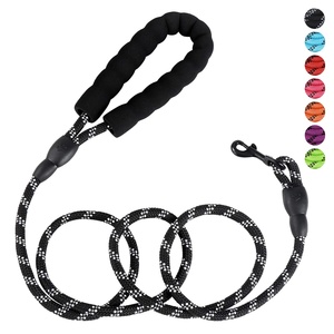 Son derece yansıtıcı ağır naylon köpek tasma ile yumuşak yastıklı kolu dayanıklı sürdürülebilir baskılı desen şerit Pet malzemeleri - Product Image 1