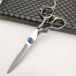 กรรไกรซอยผม LBR 6.0 นิ้ว ลายก้างปลา ด้ามจับลายมังกร สกรูแซฟไฟร์ กรรไกรตัดผมสำหรับคนถนัดขวา ทำจากสแตนเลส - Product Image 1