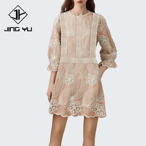 Vestido casual de encaje retro nuevo al por mayor, con cuello redondo y manga corta, vestido mini bordado de algodón personalizado - Product Image 2