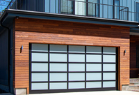 Porte de garage en aluminium et verre, design moderne, pliable, anti-effraction, avec double vitrage étanche, sur mesure pour entrepôt.