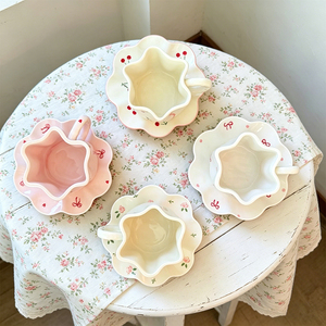 Ensemble de vaisselle en céramique ondulée à motif floral et nœud cerise, avec assiette et tasse étoilée rose, pour le petit-déjeuner, le thé de l'après-midi et la maison - Product Image 3