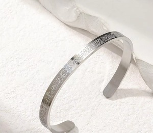Bracciale in acciaio inossidabile liscio, semplice e regolabile, braccialetto personalizzato e alla moda - Product Image 4