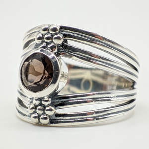 Anillo de Plata de Ley 925 a la Moda con Cuarzo Ahumado en Engaste de Bisel, Ideal para Regalos de Boda para Parejas y Ocasiones Especiales - Product Image 1