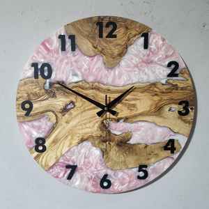 Horloge murale élégante en résine et en bois, moderne, faite à la main, durable, fonctionnelle, élégante et décorative, parfaite pour le salon, la chambre à coucher - Product Image 6