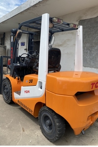<b>Used</b> 3 Ton Mini TCM Forklift FD30 Japan Diesel Engine Three Stage Mast Solid Tires Factory Price for Import Sale - Product Image 1