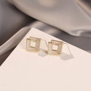 Pendientes de Bloque de Alta Gama al por Mayor, Diseño Simple y Elegante con Estilo Moderno, Lujo Ligero, Nicho de Fragancia Pequeño - Product Image 2