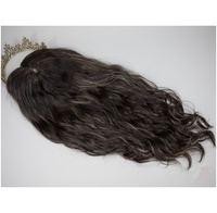 Fournisseur de premier plan : Perruque toupet européenne, design 1b noir avec mèches, cheveux vierges bruts tissés, base en soie, closure et toppers, ondulation naturelle, aspect cuir chevelu
