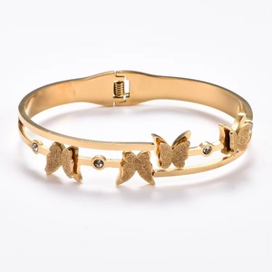 Brazalete de Acero Inoxidable Chapado en Oro para Mujer, Brazalete con Bisagra de Resorte y Adornos de Hoja/Mariposa/Corazón y Cristal - Product Image 6