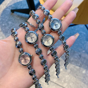 Nuevo Reloj de Pulsera de Cuarzo para Mujer, Diseño Exclusivo, Esfera Pequeña y Elegante, Aspecto Sofisticado, Reloj de Moda para Dama - Product Image 5