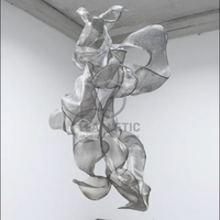 Sculpture artistique transparente personnalisée en structure métallique argentée suspendue pour hôtel, centre commercial, exposition, espace commercial, atrium