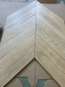 <span class=keywords><strong>Parquet</strong></span> en bois d'ingénierie de style européen de haute qualité, chêne en chevron, surface AB brossée, bois naturel <span class=keywords><strong>pour</strong></span> la décoration intérieure - Product Image 2