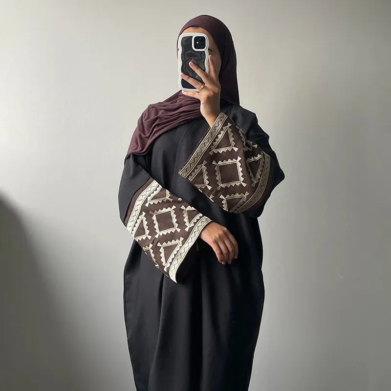 2024 quần áo hồi giáo abaya màu đen Dubai Linen ăn mặc hồi giáo bán buôn tay áo thêu mở abayas với khăn trùm đầu