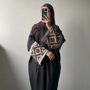 2024 Islamitische Kleding Zwart Abaya Dubai Linnen Jurk Moslim Groothandel Mouw Geborduurde Open Abaya 'S Met Hijab