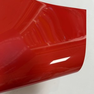 Vinilo para Envolver Autos de Lujo ESIGN WET GLOSS TORONTO RED PVC, Cambia de Color, Antiarañazos, Protección UV - Product Image 3