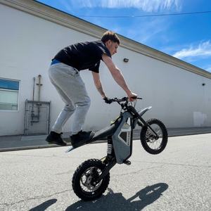 Motocicleta Eléctrica Todoterreno Rev Pro de 3000W con Tracción Media, Potente Moto Eléctrica de 48V 22.5Ah 34MPH con Función Auto Wheelie, <span class=keywords><strong>Enduro</strong></span> Ebike - Product Image 5