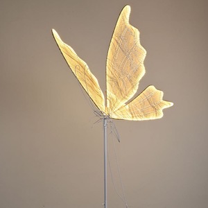 Grandes lumières LED en forme d'ailes de papillon en acrylique pour décoration d'événements avec alimentation CA - Product Image 3