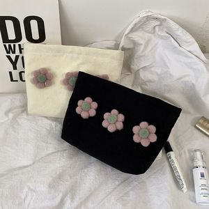 Sac de maquillage BSCI, grande capacité, portable, motif floral 3D, sac de voyage à fermeture éclair, sac de rangement à main pour fille - Product Image 1