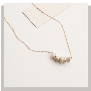 Collier en perles baroques naturelles pour femmes, design rustique et simple avec chaîne de clavicule en argent brisé, doux et élégant - Product Image 3