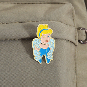 Dessin animé princesse émail broche mignon sorcière broche Anime Style Badge cadeau bijoux pour sac à dos vêtements en gros - Product Image 3
