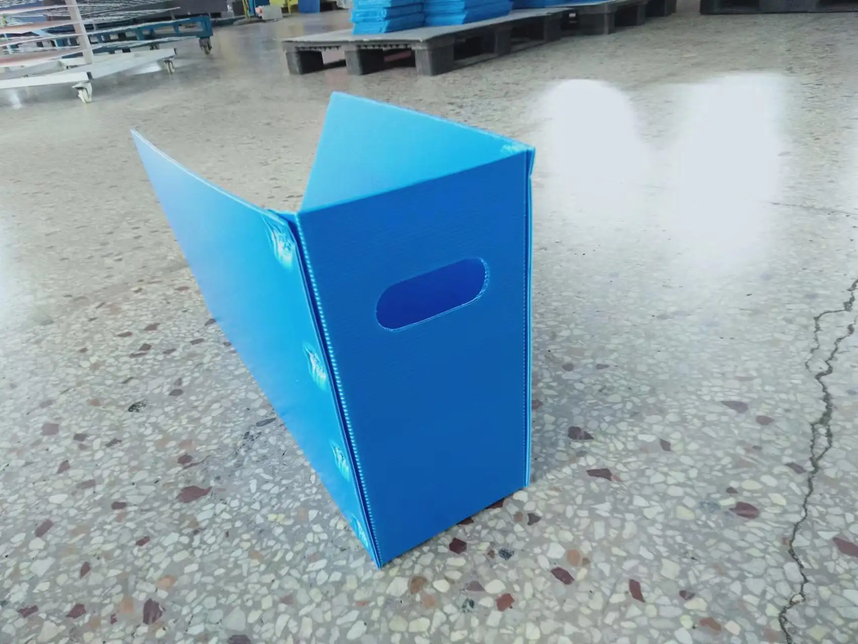 Kotak plastik bergelombang lipat lembaran coroplast murah kotak pergantian lembaran plastik bergelombang daur ulang untuk Pengemasan