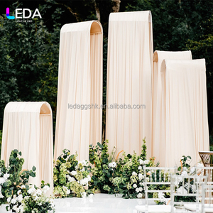 Décorations de mariage en fer forgé en forme de T pour extérieur, pour rideaux de mariage, par LEDA - Product Image 1