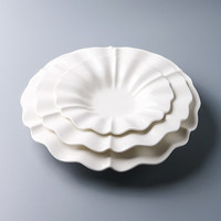 Bol à pâtes en céramique blanche en forme de feuille de lotus, assiette à soupe créative en porcelaine à bord cannelé, écologique pour hôtels, restaurants et fêtes
