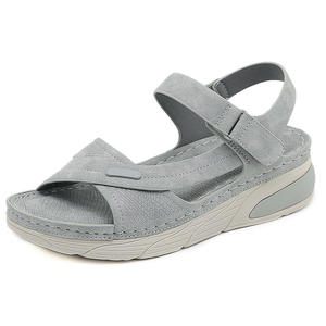 Sandales d'été style plage, mode américaine, multifonctionnelles, à semelle épaisse et bout ouvert, avec amorti, pour femmes, fabriquées avec des matériaux confortables - Product Image 1