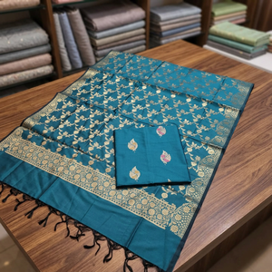 Ensemble trois pièces en tissu de soie Katan avec tissage Zari et Meena, tissu riche et tissé, idéal pour les occasions festives et les mariages. - Product Image 5