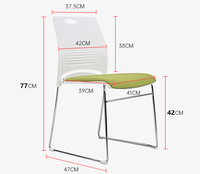 Mobilier moderne pour salle de train d'attente Mobilier de direction Empilable sans bras Ergonomique Base luge en métal Chaises de conférence de bureau en plastique PP