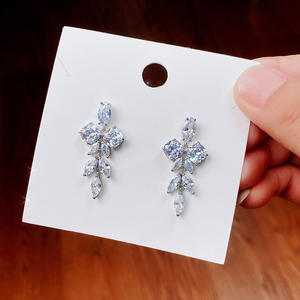 Pendientes de Cristal Blanco Dorado con Corte Marquesa en Forma de Flor, Engaste de Garra, Joyería de Moda Romántica para Fiesta para Mujer - Product Image 5
