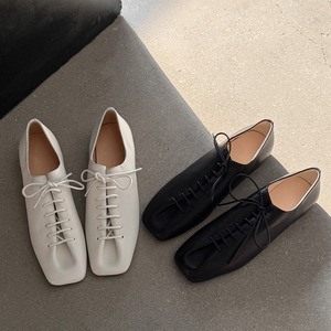 Zapatos planos de mujer de piel de oveja con cordones, estilo nuevo, con interior y exterior de cuero genuino, punta profunda, zapatos individuales para mujer. - Product Image 1