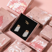 Kotak Kertas Ramah Lingkungan Berbentuk Bunga Pink Bergelombang Tak Beraturan untuk Kemasan Perhiasan Gelang Anting Cincin Jam Tangan