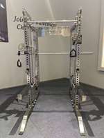 Rack de musculation multifonctionnel en acier inoxydable avec Smith Machine, poulie, Pec Fly et rack à squats pour usage commercial en salle de sport