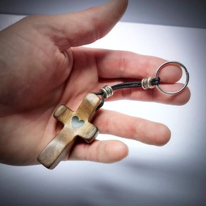 1 Pezzo <span class=keywords><strong>Portachiavi</strong></span> a Croce in Legno di Noce, Antistress <span class=keywords><strong>da</strong></span> Tascabile, Regalo - Product Image 1