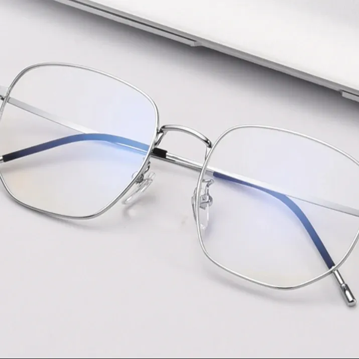 2023 सर्वश्रेष्ठ और गुणवत्ता वाली आंखों के फ्रेम चश्मा शुद्ध टाइटेनियम सोने की पूर्ण रिम चश्मे फ्रेम डिजाइनर महिला ऑप्टिकल चश्मा