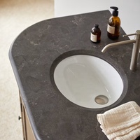 Meuble de salle de bain autoportant en chêne avec vasque simple et plan de travail en dalle de roche imperméable, unité de rangement en mélamine de haute qualité