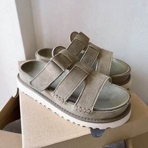 Sandales d'été tendance Uggs pour enfants, style mode avec fermeture Velcro, semelle épaisse en cuir de vachette, confortables et stylées pour l'extérieur - Product Image 4