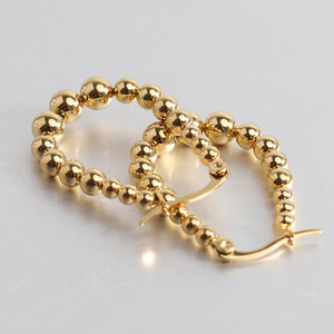 Pendientes de aro de acero inoxidable de 23 mm con cuentas doradas en forma de U, joyería de moda - Product Image 2