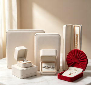 Ensemble complet de boîtes à bijoux en similicuir beige haut de gamme faites à la main avec fermeture magnétique, boîte à bagues carrée incluse - Product Image 2
