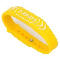 Bracelets sportifs en silicone RFID 1k personnalisés, best-seller, élégants, étanches, résistants aux intempéries, pour carte de membre de salle de sport/carte de paiement hôtelier