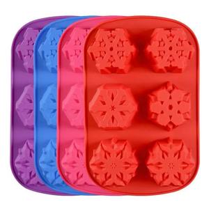 Moule à gâteau en silicone flocon de neige à six trous, moule à pâtisserie à 6 cavités pour cupcakes et gâteaux de lune, compatible lave-vaisselle - Product Image 3