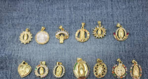 BMZ 2025 IP Ion Chapado en oro real Completado Virgen María Colgante 25 artículos Pulsera/Collar Encantos María Colgante - Product Image 6