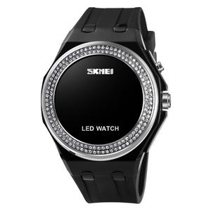 Montre électronique pour femme Skmei personnalisée avancée avec grand cadran LED transparent, design sportif imperméable inspiré des dessins animés pour enfants - Product Image 3