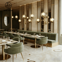 Ensemble de mobilier commercial Ron Group Restaurant : Table carrée en marbre, chaise haute en velours, banquette rembourrée en forme de L
